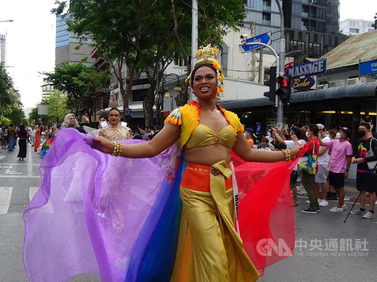 同志驕傲大遊行曼谷登場 群眾高呼要婚姻平權