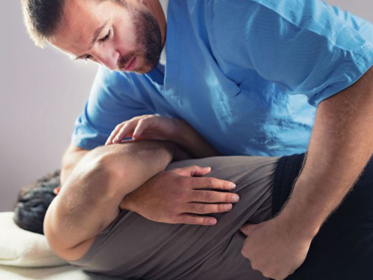 有片｜腰背僵硬、脊椎側彎必練！脊椎保健達人自創脊背健康運動