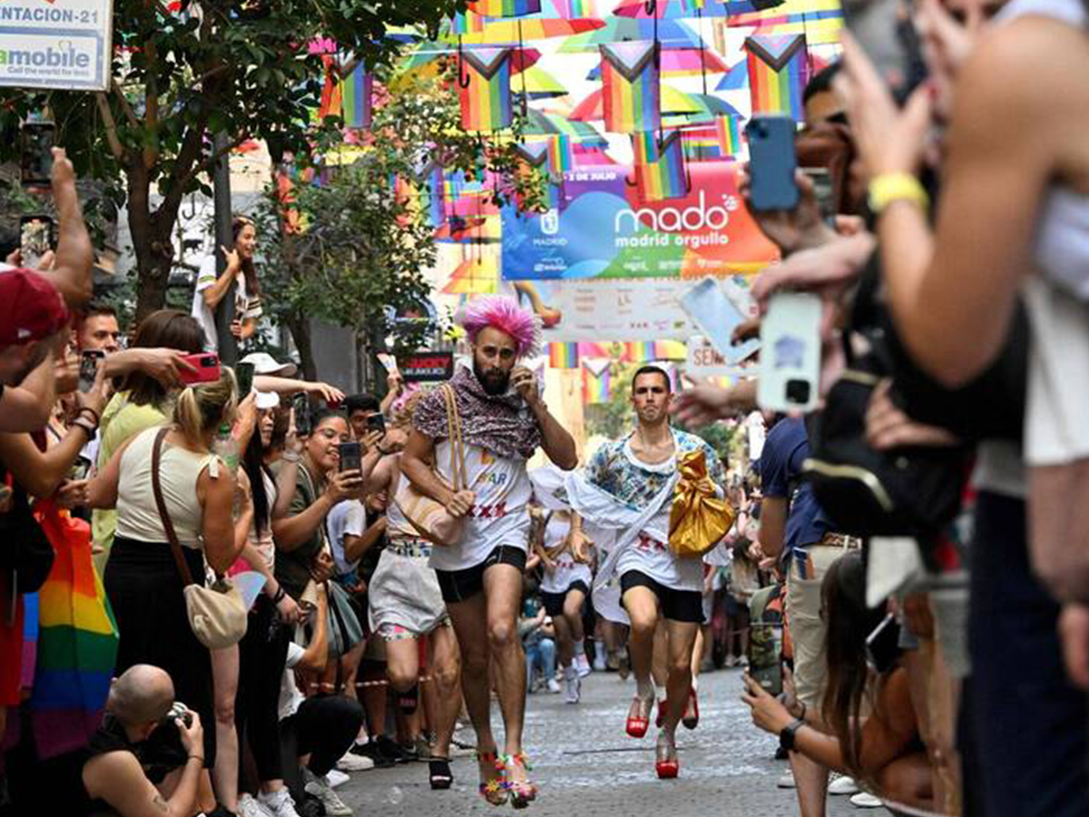 LGBTQ驕傲日馬德里熱鬧慶祝 穿10公分恨天高街頭狂奔
